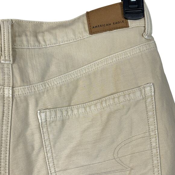 American Eagle SZ 6 Highest Rise Mom Jean Shorts Distressed Frayed Zip-Fly Beige - Picture 5 of 9